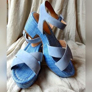 Donald J. Pliner Womens Blue Suede And Chambray Sandals. Size 9.5